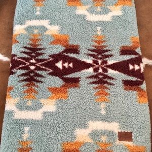 Pendleton fleece throw